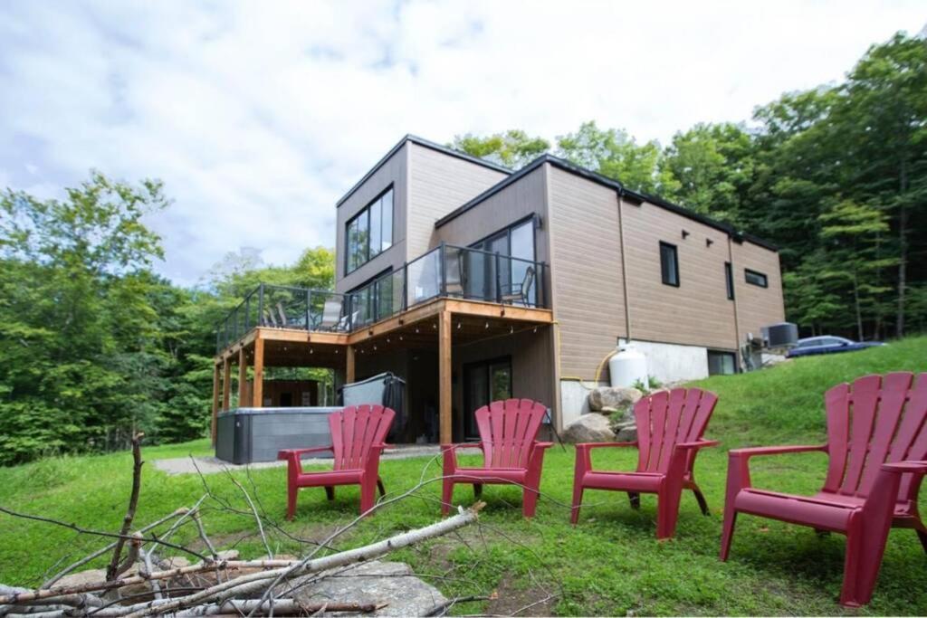 הוילה La Conception Chalet Serenity - Mont Tremblant Ski - Spa Sauna Wifi Tv Privet Chic Modern House מראה חיצוני תמונה