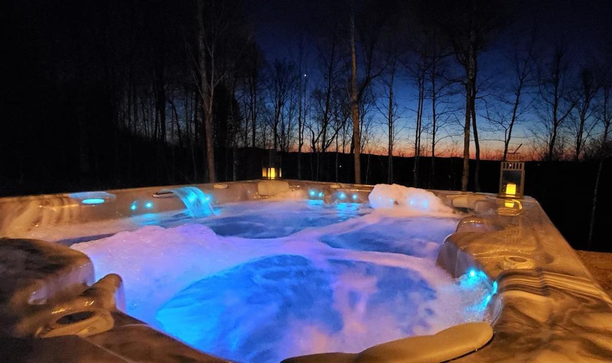 הוילה La Conception Chalet Serenity - Mont Tremblant Ski - Spa Sauna Wifi Tv Privet Chic Modern House מראה חיצוני תמונה