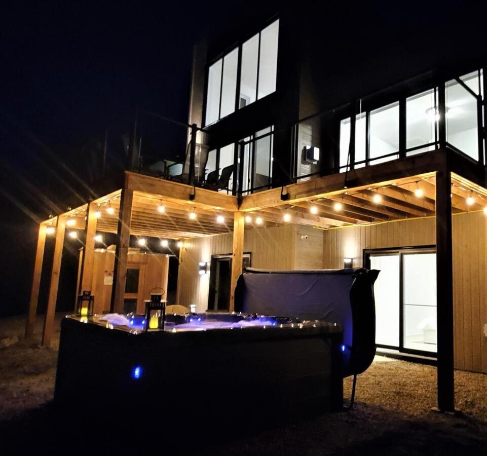 הוילה La Conception Chalet Serenity - Mont Tremblant Ski - Spa Sauna Wifi Tv Privet Chic Modern House מראה חיצוני תמונה